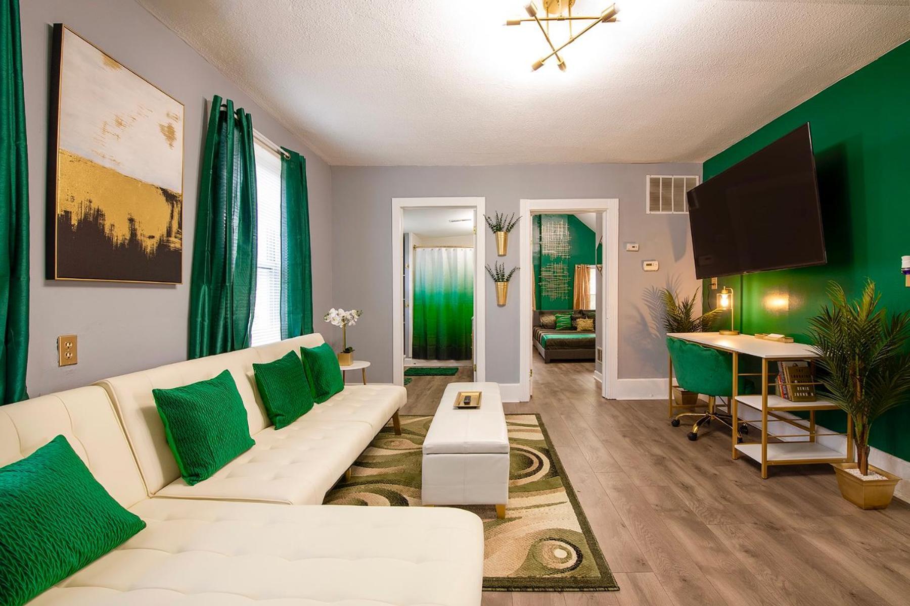 The Tremont Emerald - By Christmas Story House - Historic Charm & Modern Comfort Near Downtown With Parking, 300Mb Wifi & Self Check-In Cleveland Ngoại thất bức ảnh
