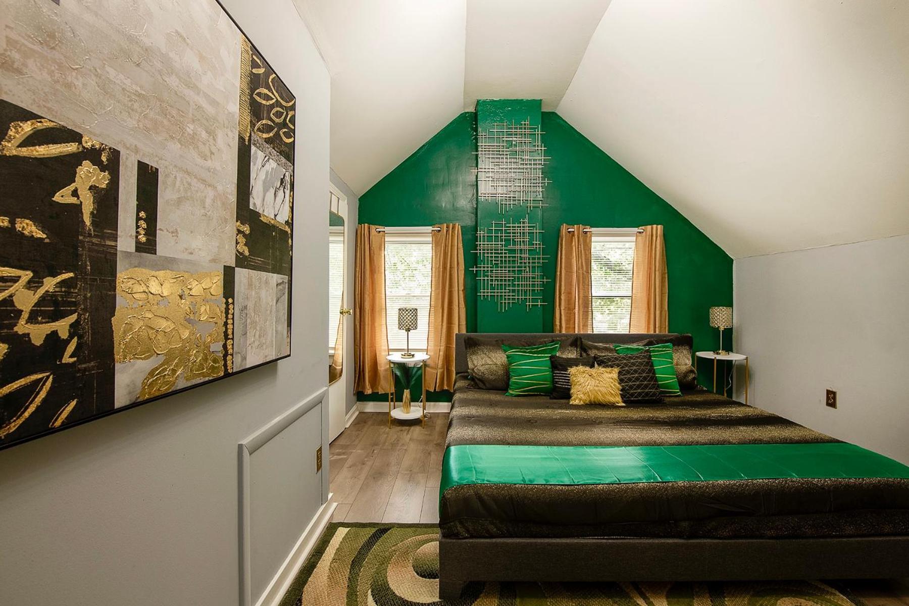 The Tremont Emerald - By Christmas Story House - Historic Charm & Modern Comfort Near Downtown With Parking, 300Mb Wifi & Self Check-In Cleveland Ngoại thất bức ảnh