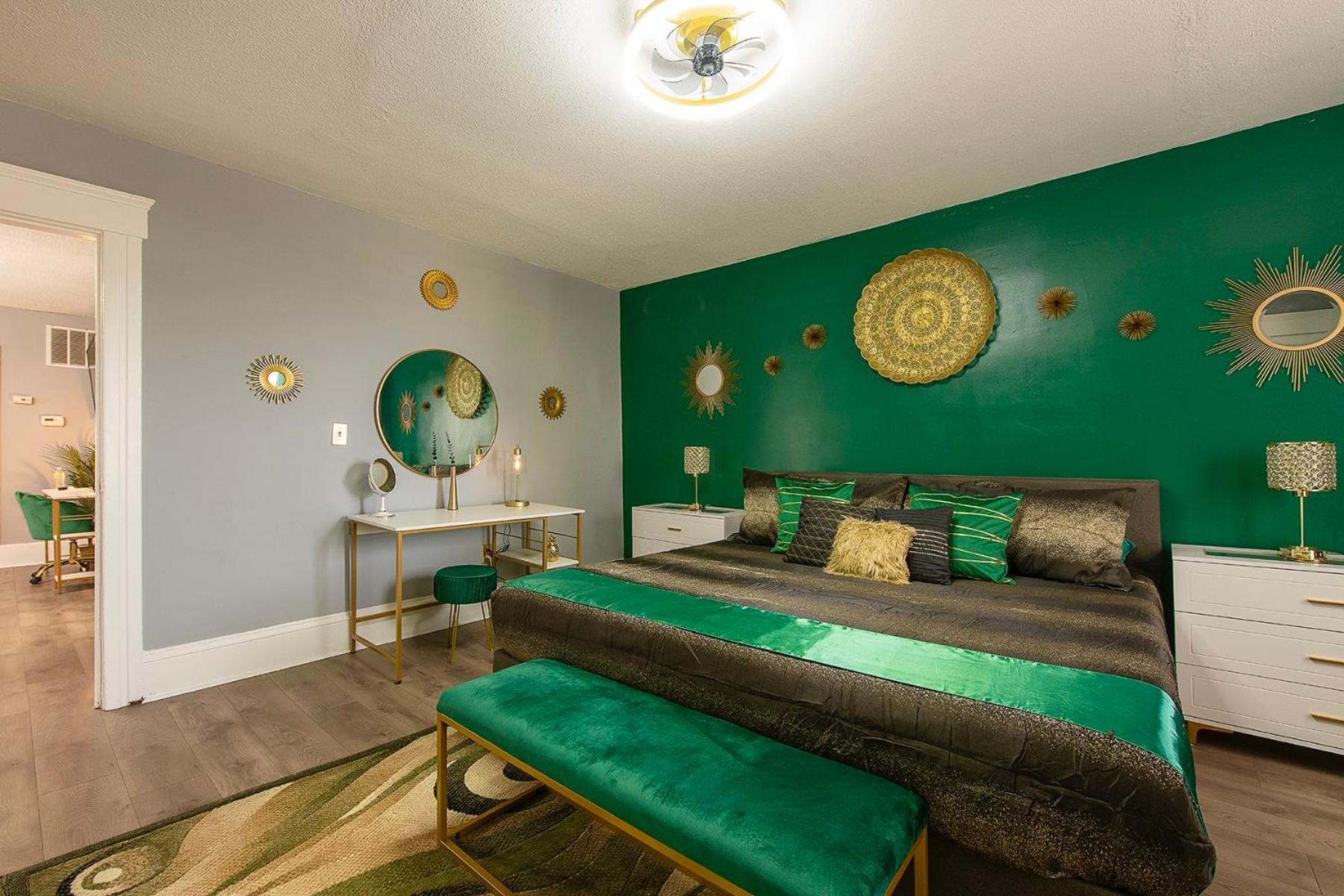 The Tremont Emerald - By Christmas Story House - Historic Charm & Modern Comfort Near Downtown With Parking, 300Mb Wifi & Self Check-In Cleveland Ngoại thất bức ảnh