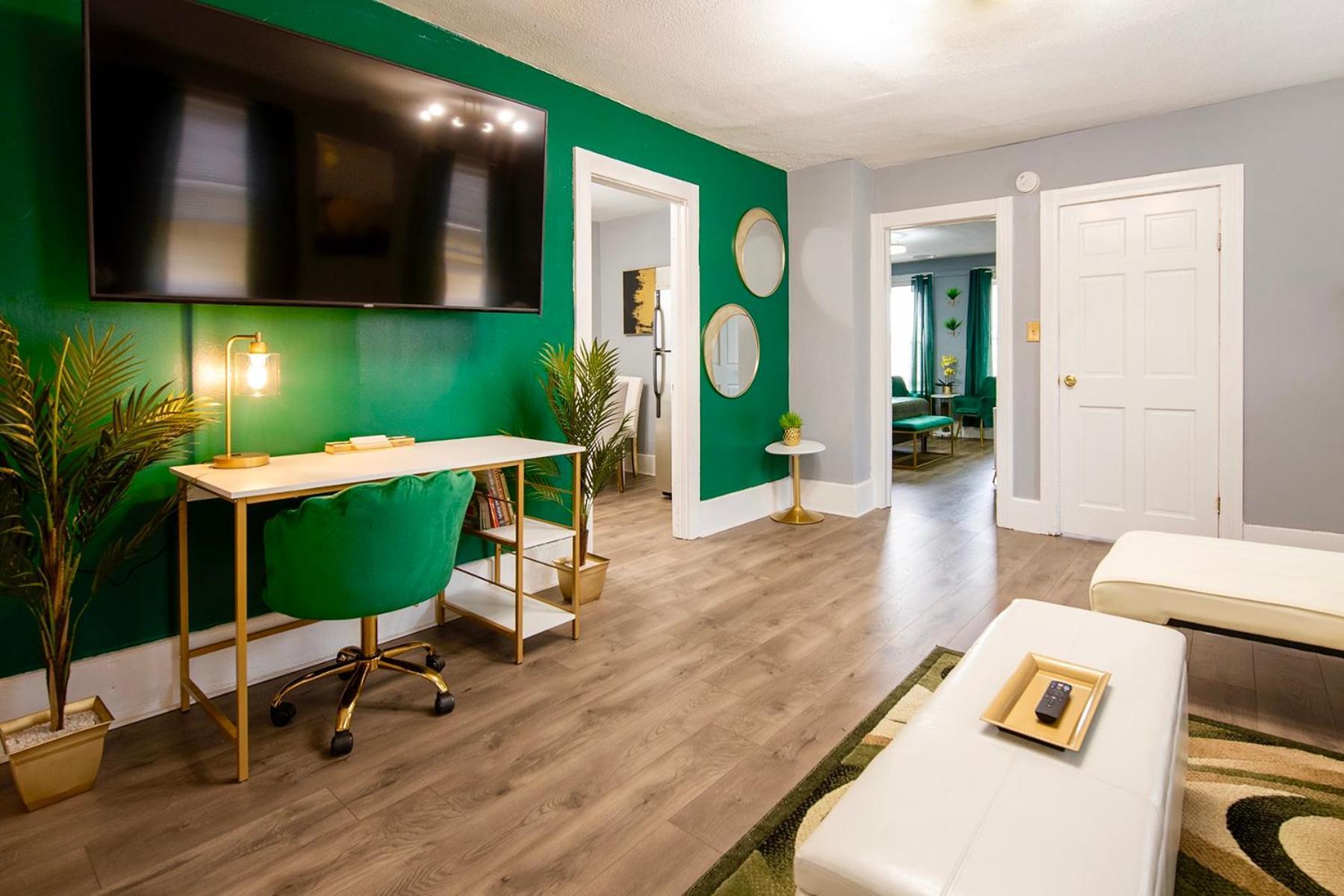 The Tremont Emerald - By Christmas Story House - Historic Charm & Modern Comfort Near Downtown With Parking, 300Mb Wifi & Self Check-In Cleveland Ngoại thất bức ảnh