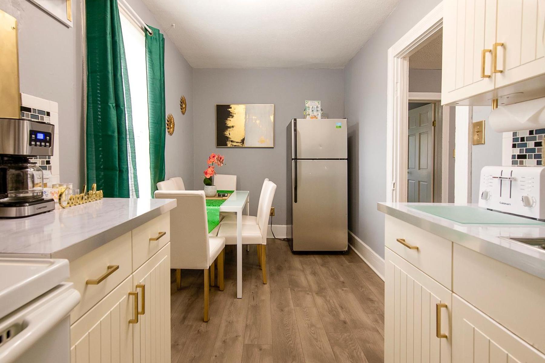 The Tremont Emerald - By Christmas Story House - Historic Charm & Modern Comfort Near Downtown With Parking, 300Mb Wifi & Self Check-In Cleveland Ngoại thất bức ảnh