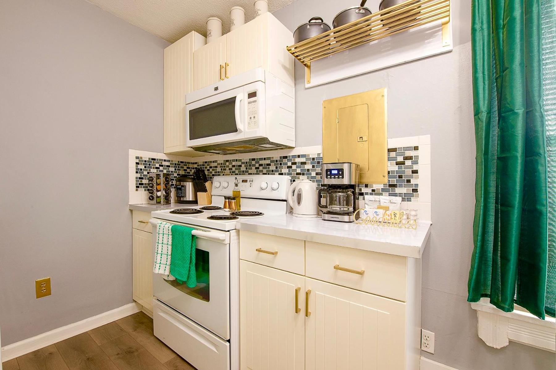 The Tremont Emerald - By Christmas Story House - Historic Charm & Modern Comfort Near Downtown With Parking, 300Mb Wifi & Self Check-In Cleveland Ngoại thất bức ảnh