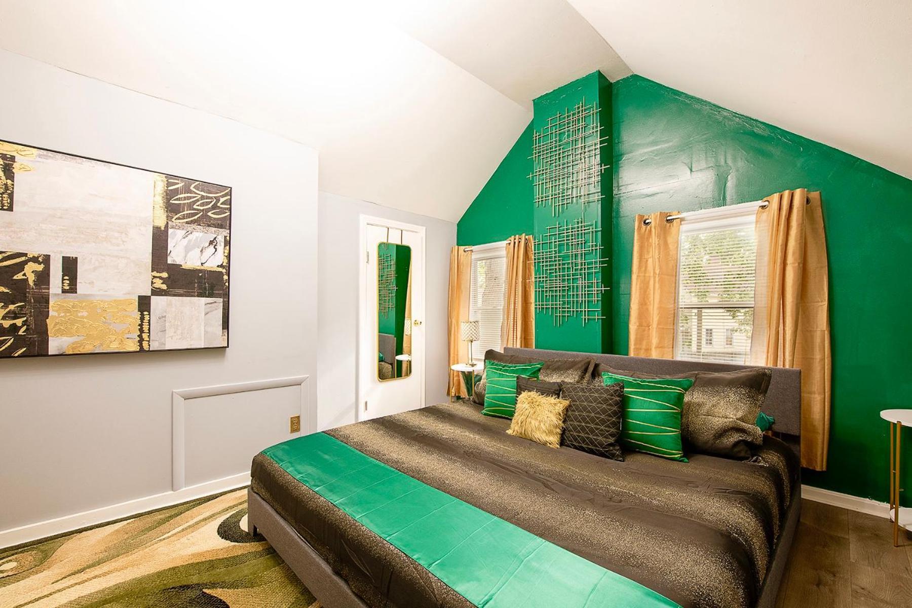 The Tremont Emerald - By Christmas Story House - Historic Charm & Modern Comfort Near Downtown With Parking, 300Mb Wifi & Self Check-In Cleveland Ngoại thất bức ảnh