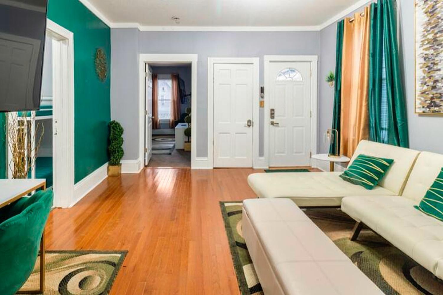 The Tremont Emerald - By Christmas Story House - Historic Charm & Modern Comfort Near Downtown With Parking, 300Mb Wifi & Self Check-In Cleveland Ngoại thất bức ảnh