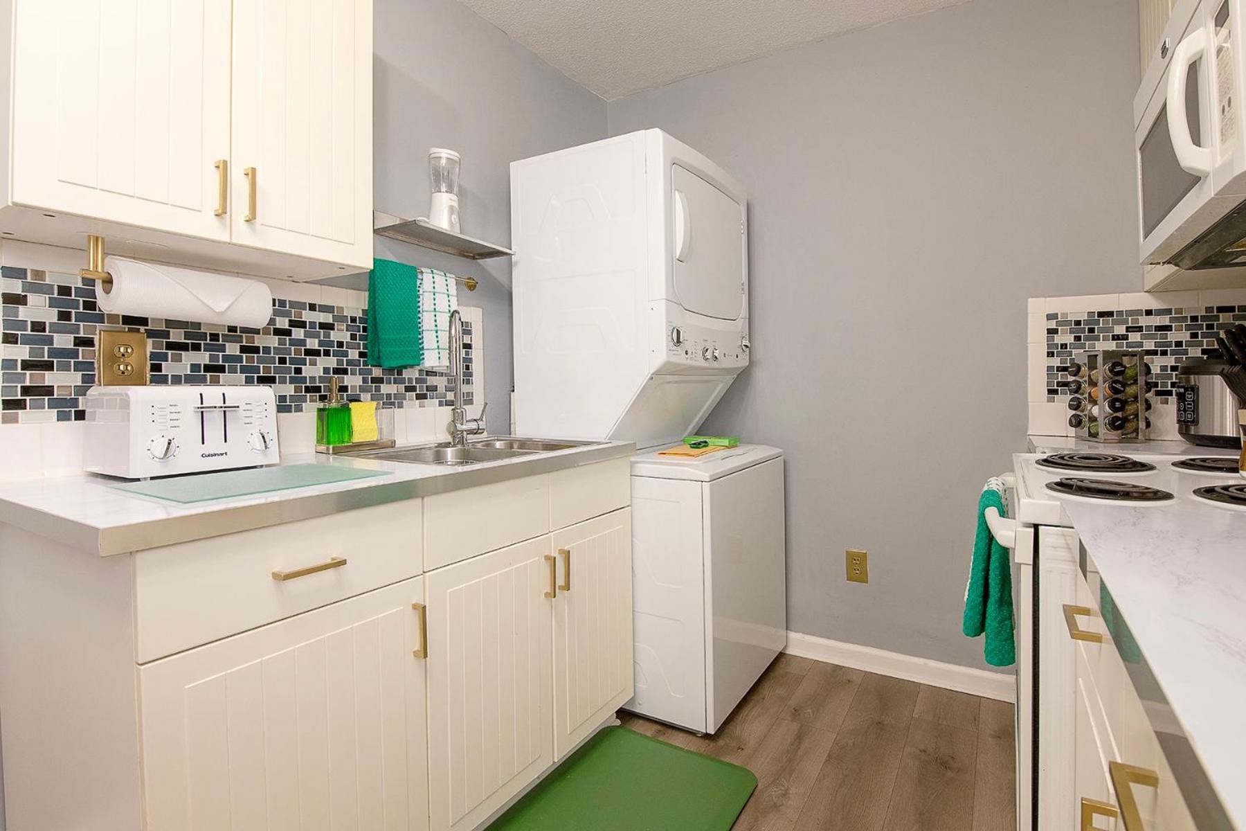 The Tremont Emerald - By Christmas Story House - Historic Charm & Modern Comfort Near Downtown With Parking, 300Mb Wifi & Self Check-In Cleveland Ngoại thất bức ảnh