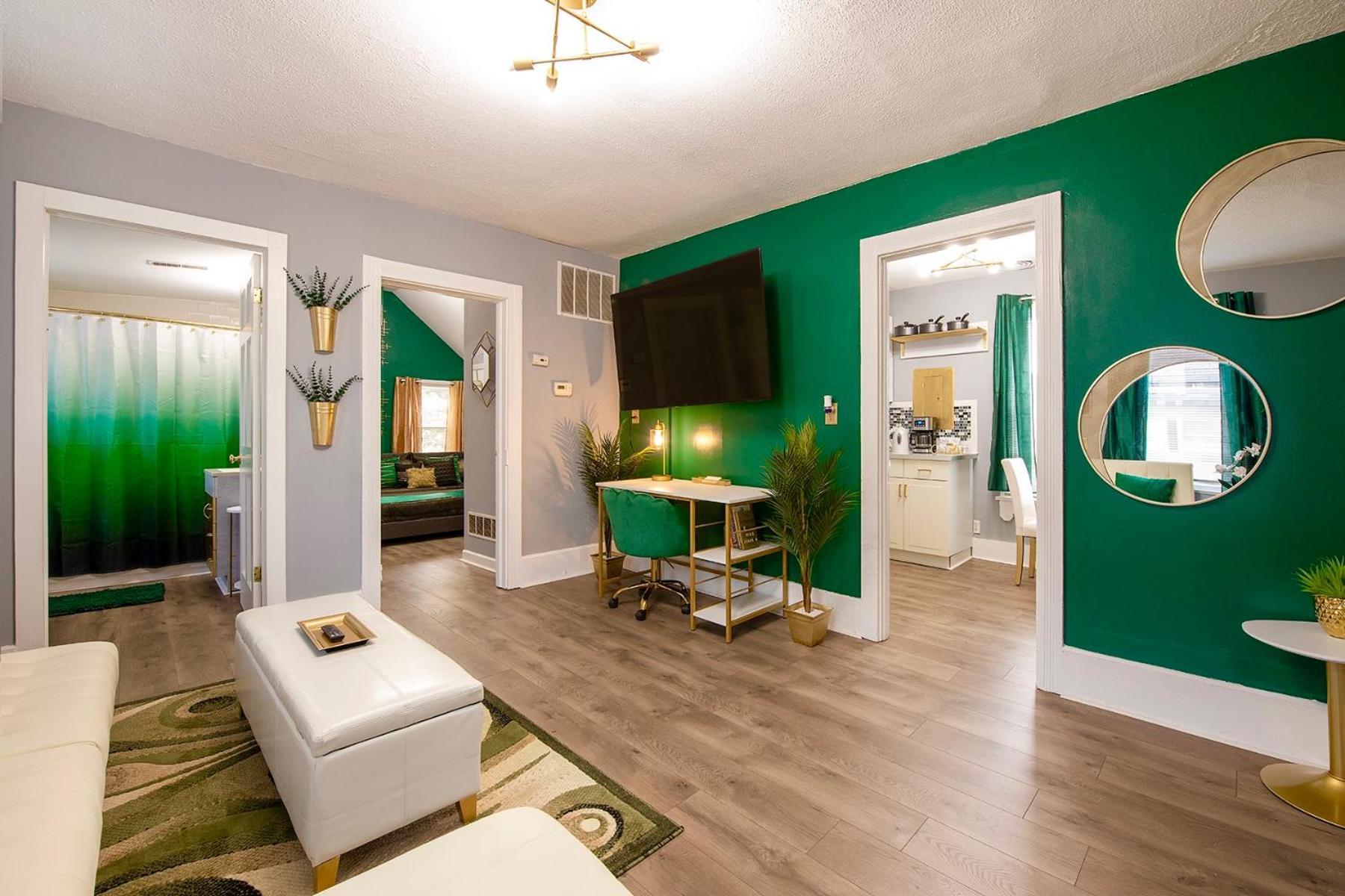 The Tremont Emerald - By Christmas Story House - Historic Charm & Modern Comfort Near Downtown With Parking, 300Mb Wifi & Self Check-In Cleveland Ngoại thất bức ảnh