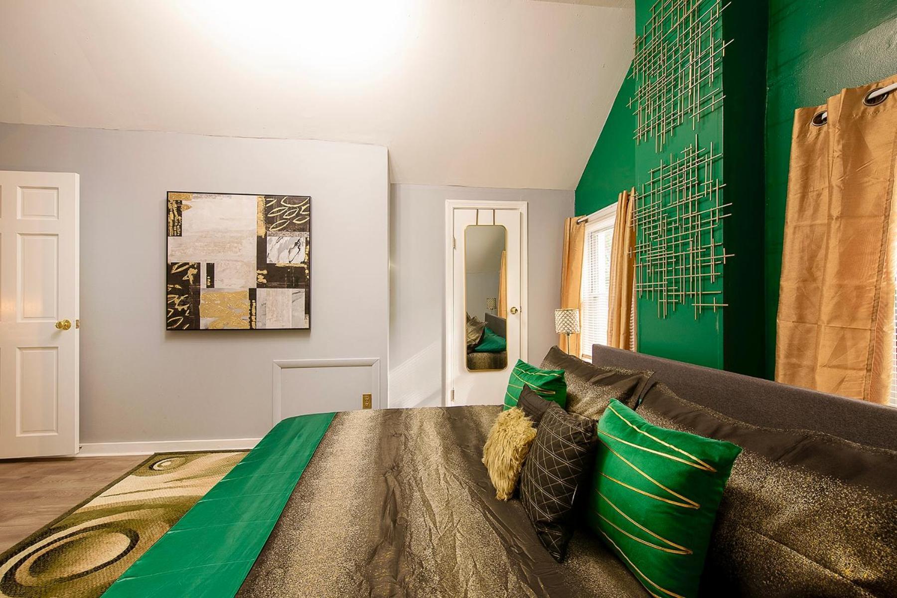 The Tremont Emerald - By Christmas Story House - Historic Charm & Modern Comfort Near Downtown With Parking, 300Mb Wifi & Self Check-In Cleveland Ngoại thất bức ảnh