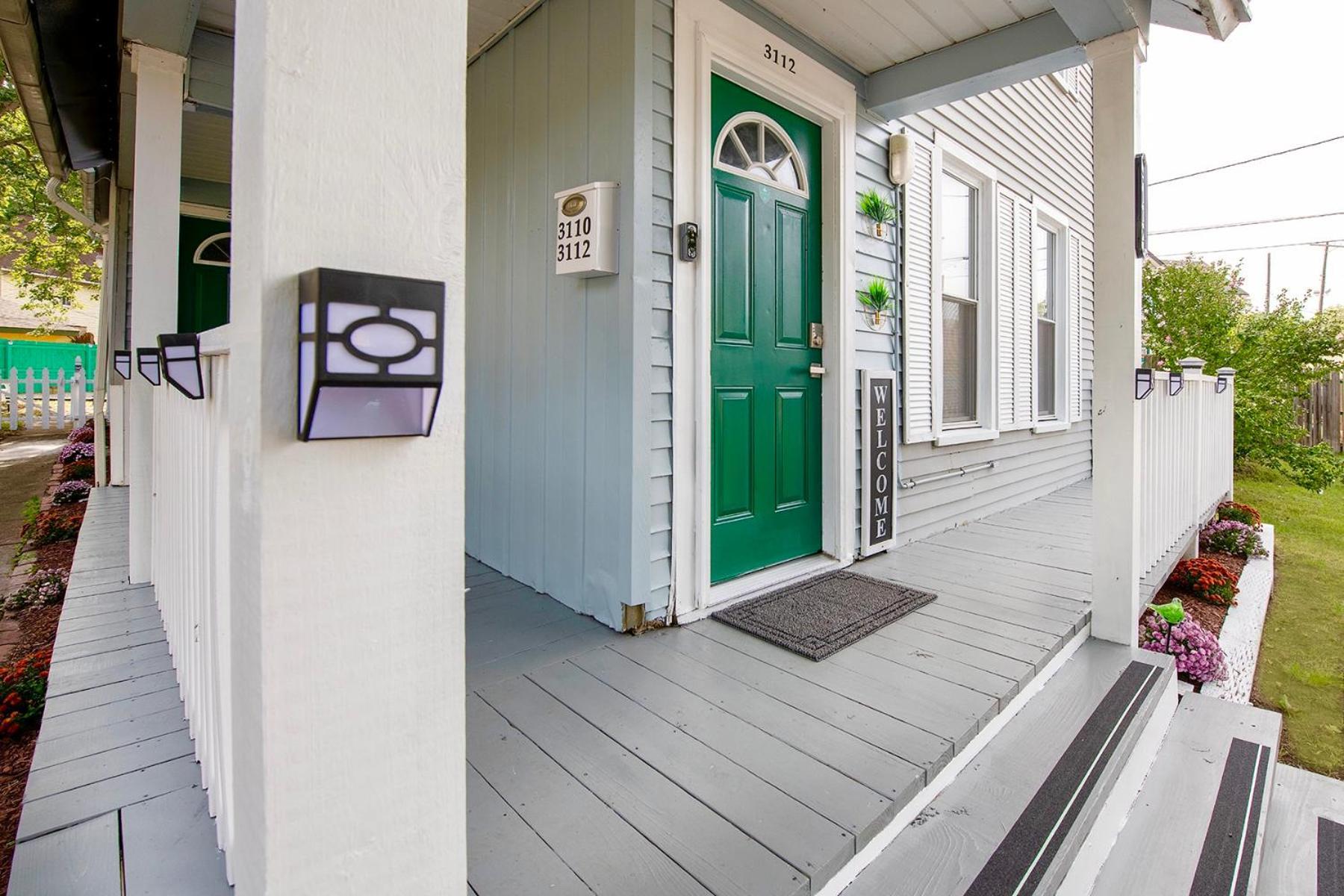 The Tremont Emerald - By Christmas Story House - Historic Charm & Modern Comfort Near Downtown With Parking, 300Mb Wifi & Self Check-In Cleveland Ngoại thất bức ảnh