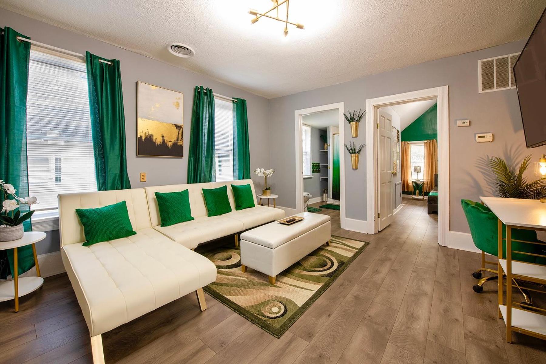 The Tremont Emerald - By Christmas Story House - Historic Charm & Modern Comfort Near Downtown With Parking, 300Mb Wifi & Self Check-In Cleveland Ngoại thất bức ảnh