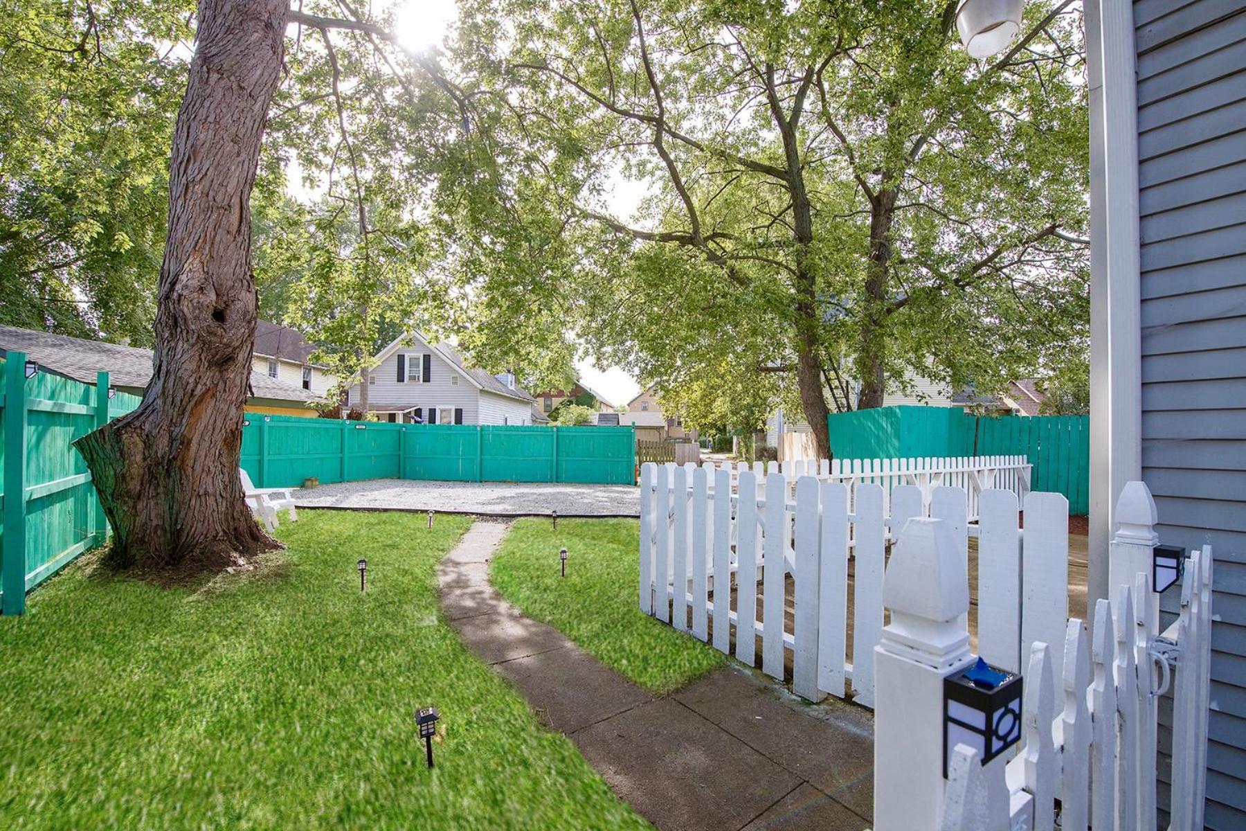 The Tremont Emerald - By Christmas Story House - Historic Charm & Modern Comfort Near Downtown With Parking, 300Mb Wifi & Self Check-In Cleveland Ngoại thất bức ảnh