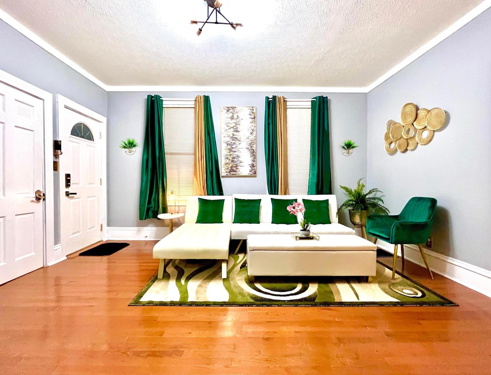 The Tremont Emerald - By Christmas Story House - Historic Charm & Modern Comfort Near Downtown With Parking, 300Mb Wifi & Self Check-In Cleveland Ngoại thất bức ảnh