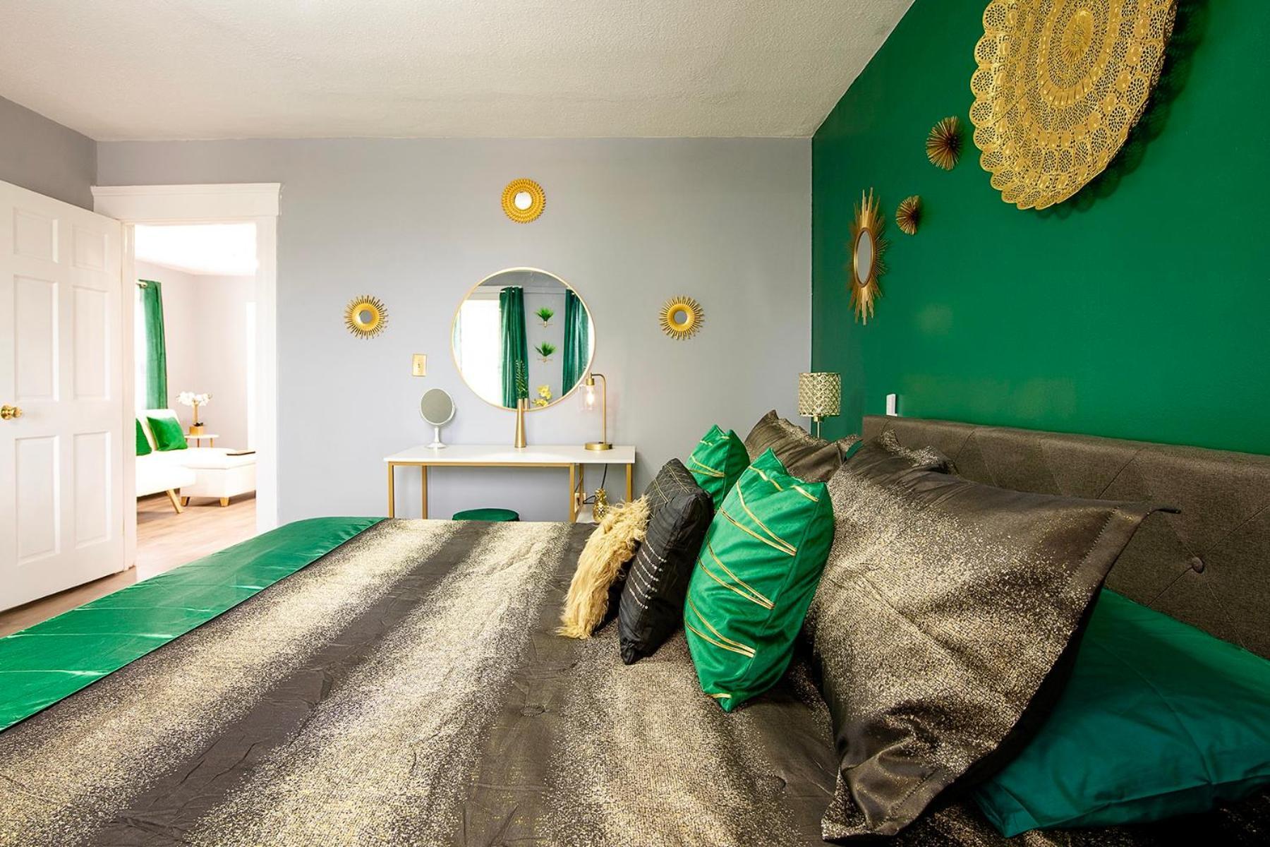 The Tremont Emerald - By Christmas Story House - Historic Charm & Modern Comfort Near Downtown With Parking, 300Mb Wifi & Self Check-In Cleveland Ngoại thất bức ảnh